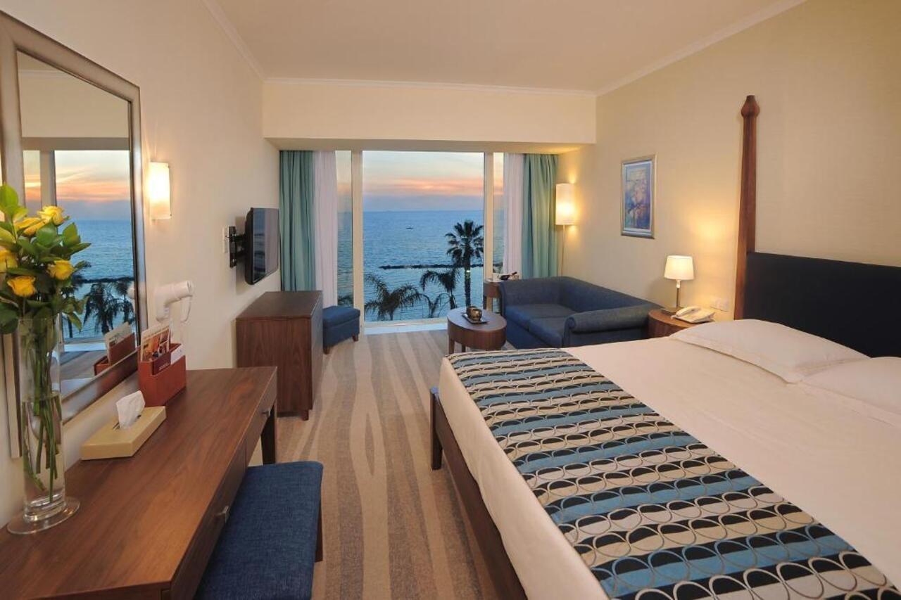 Alexander The Great Beach Hotel Paphos Exterior photo