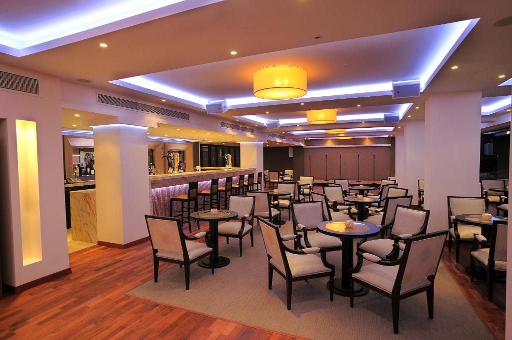 Alexander The Great Beach Hotel Paphos Exterior photo