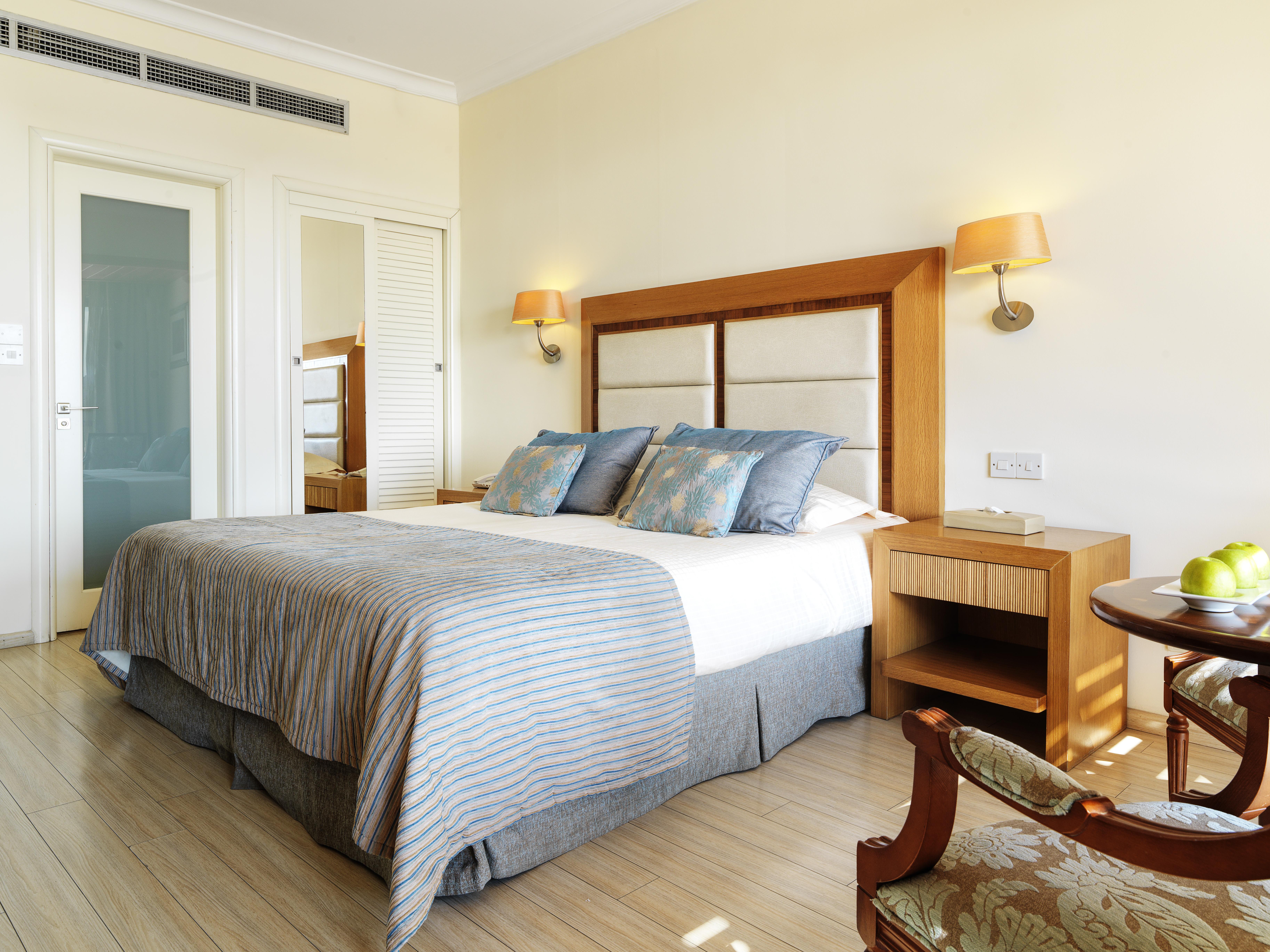 Alexander The Great Beach Hotel Paphos Exterior photo