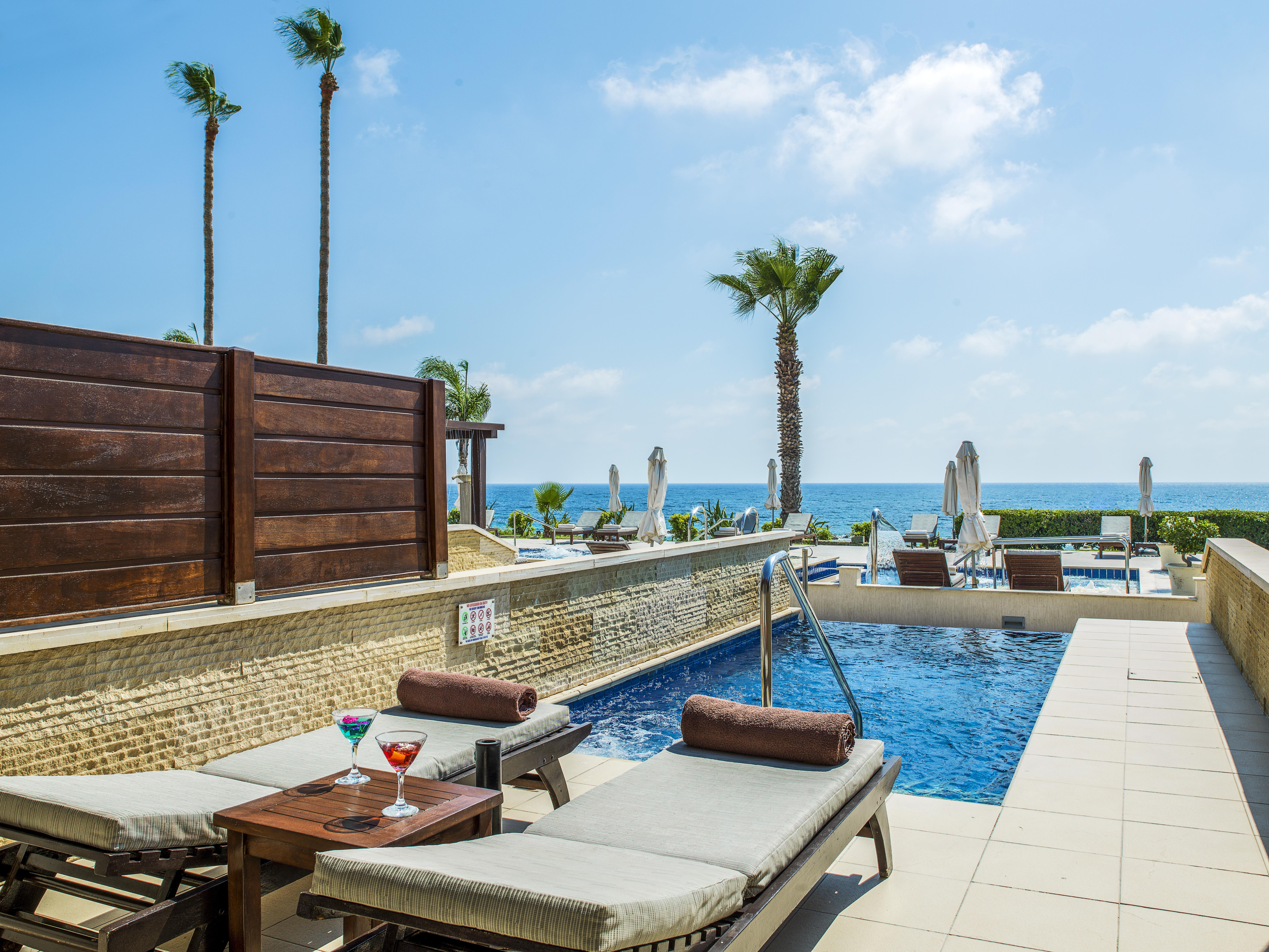 Alexander The Great Beach Hotel Paphos Exterior photo