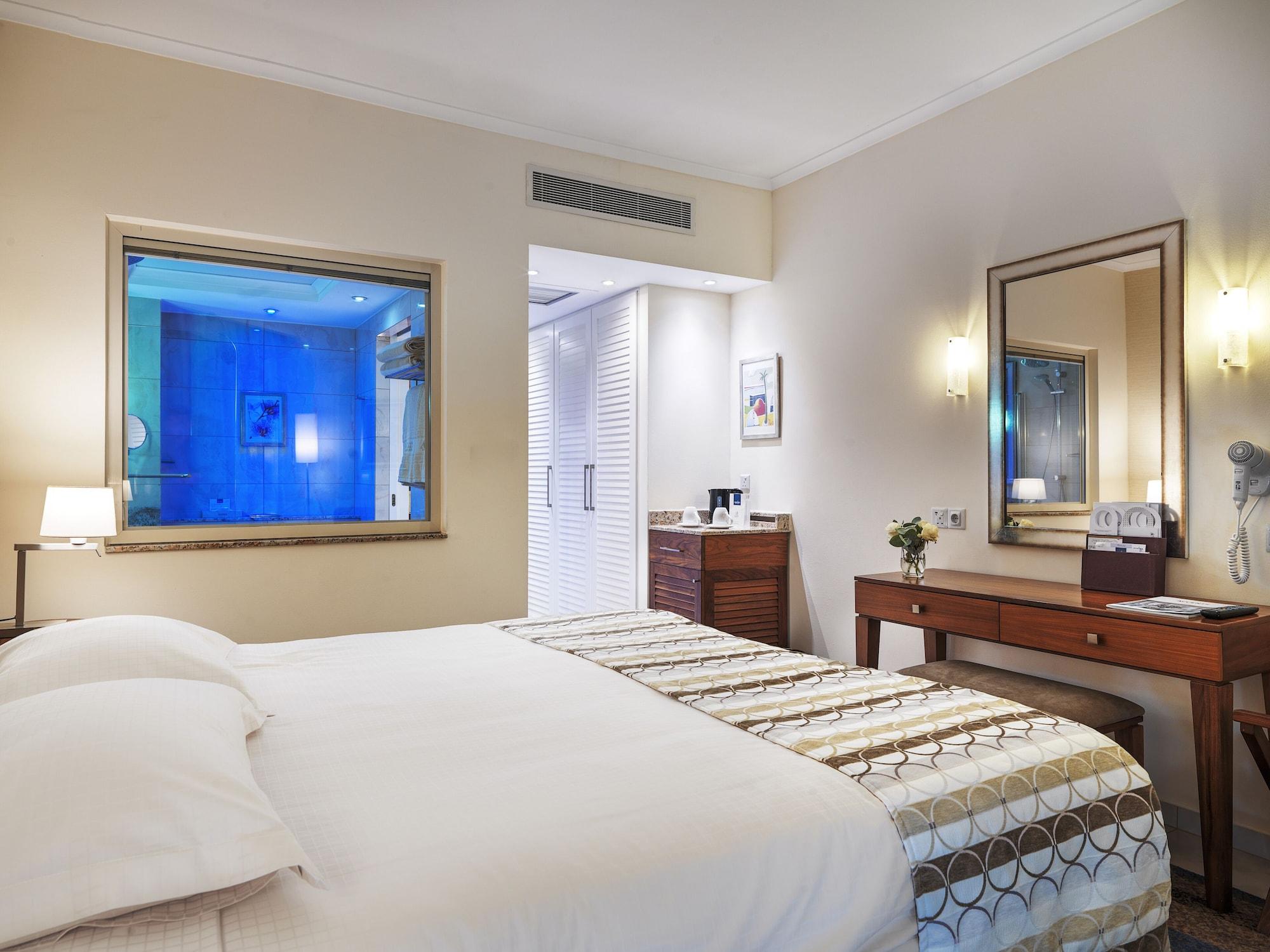 Alexander The Great Beach Hotel Paphos Exterior photo