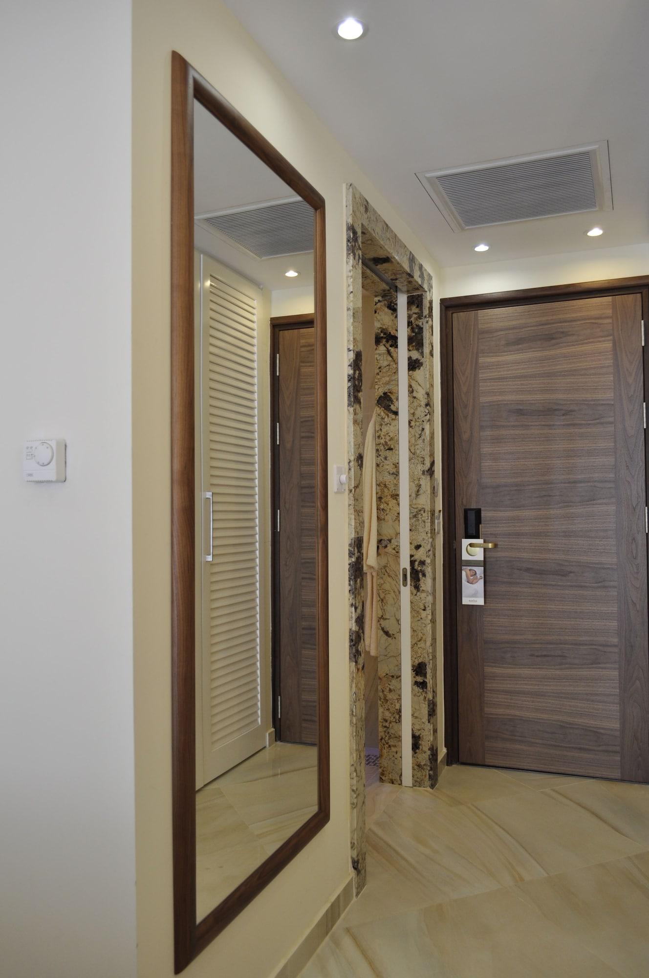 Alexander The Great Beach Hotel Paphos Exterior photo
