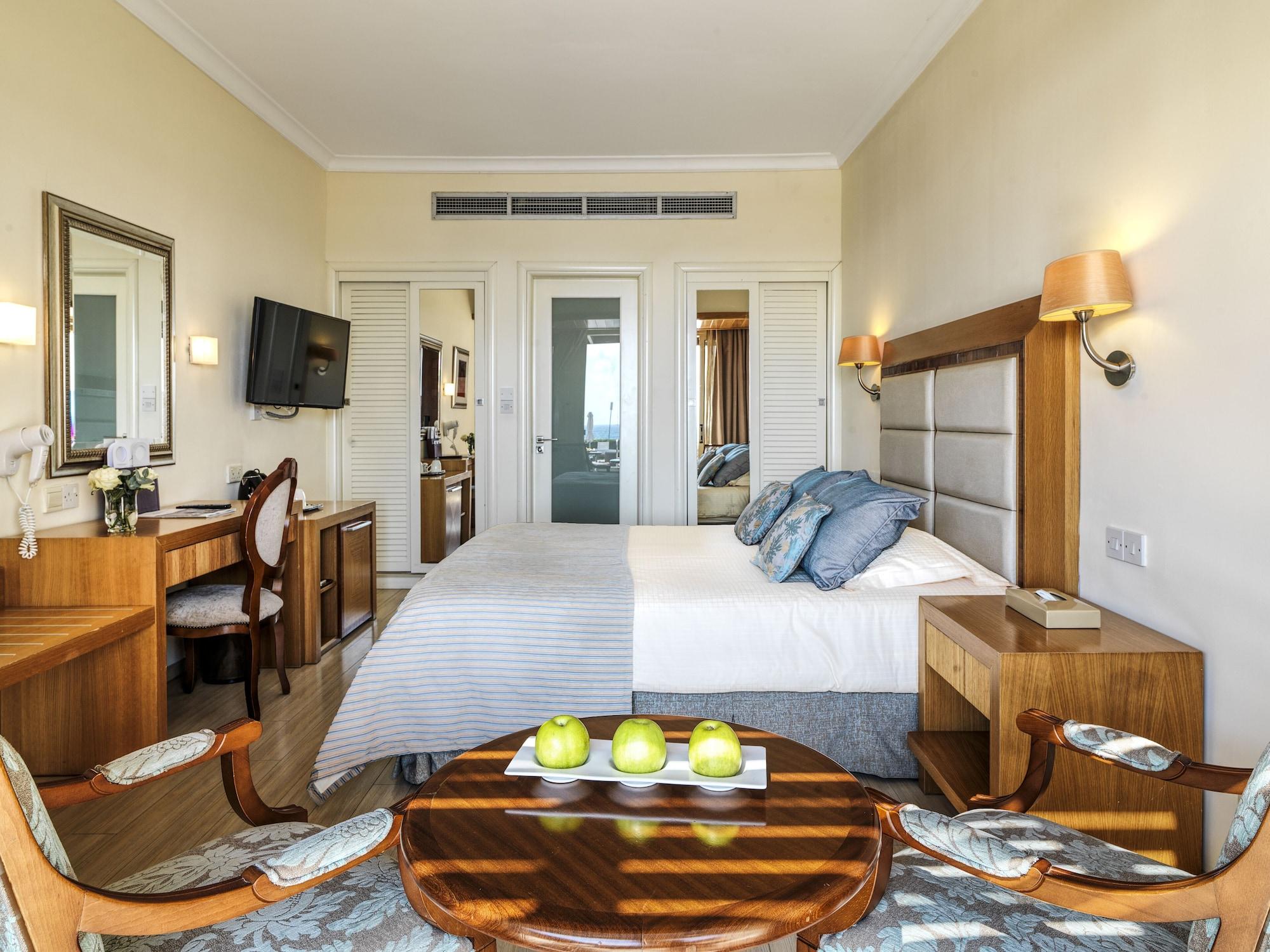 Alexander The Great Beach Hotel Paphos Exterior photo