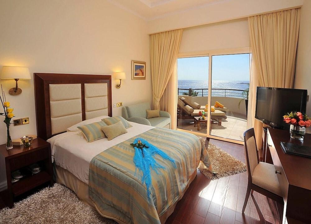 Alexander The Great Beach Hotel Paphos Exterior photo